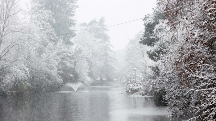 Nevreme u Italiji: Reka Aniene se izlila u Rimu, zbog snega blokade na auto-putu A1