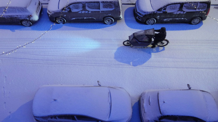 Sneg i led poremetili saobraćaj u Francuskoj: Otkazano i 140 letova