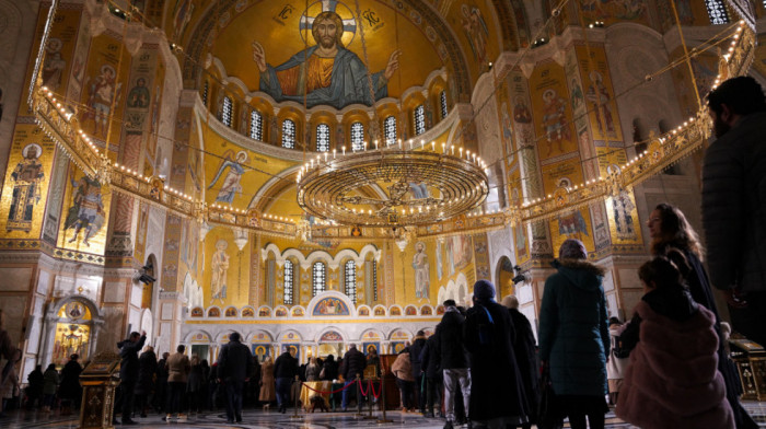 Posle liturgije u Hramu Svetog Save, patrijarh Porfirije ugostio srpske vaterpoliste