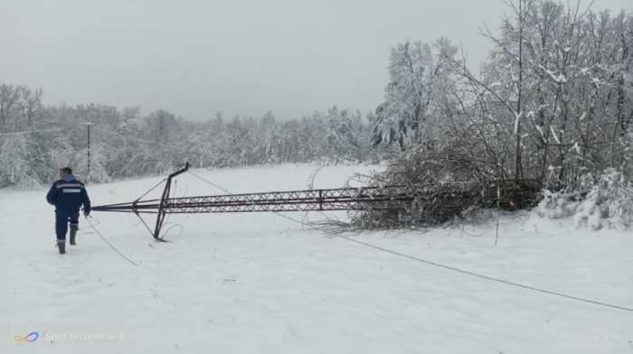 Sneg i ledena kiša u Srbiji: Na istoku crveni meteo-alarm, poplave i nestanak struje u više regiona
