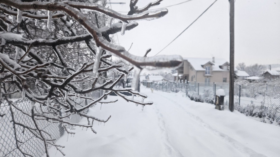 Na terenu 83 vozila zimske službe JKP "Beograd-put" rade na raščišćavanju terena