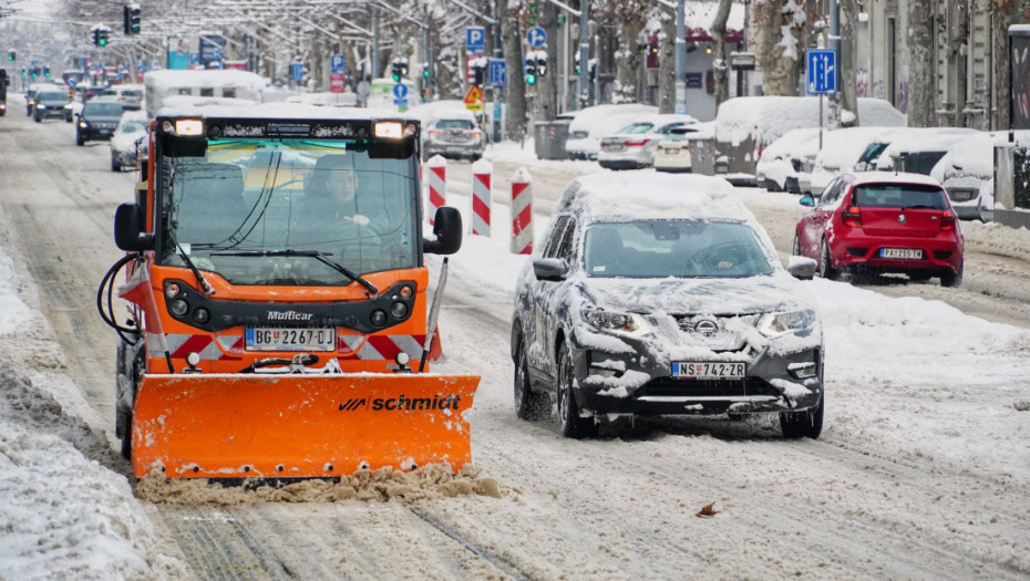 Putevi Srbije: Sneg do pet centimetara na više deonica putnih pravaca, moguć led na putu