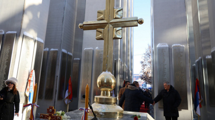 Delegacije Republike Srpske i Srbije položile vence na novi spomenik palim borcima u Banjaluci