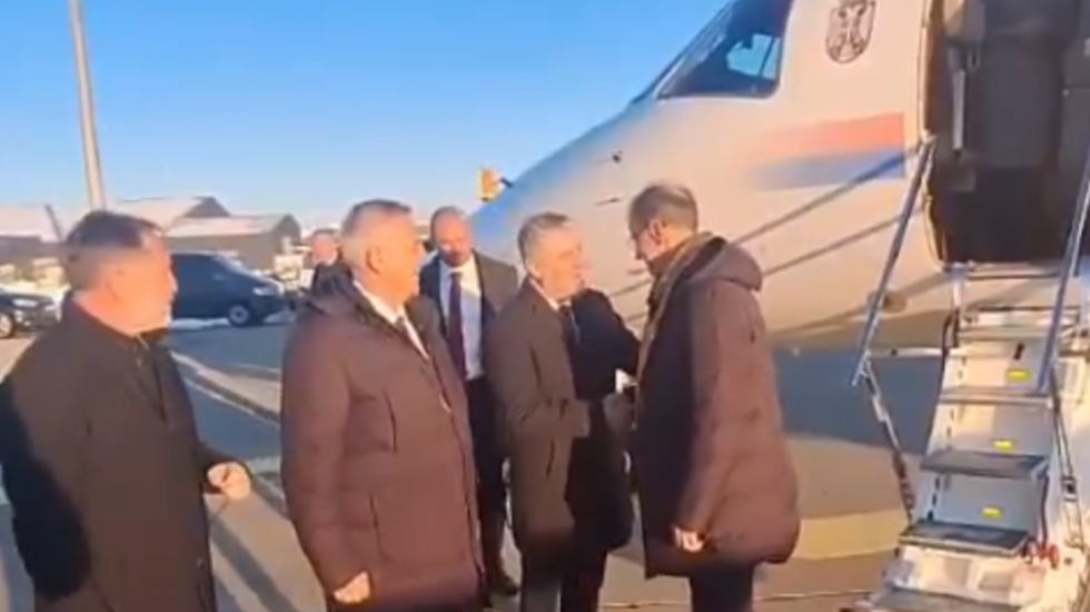 Delegacija Srbije, predvođena premijerom Đurom Macutom, doputovala u Banjaluku na obeležavanje Dana RS