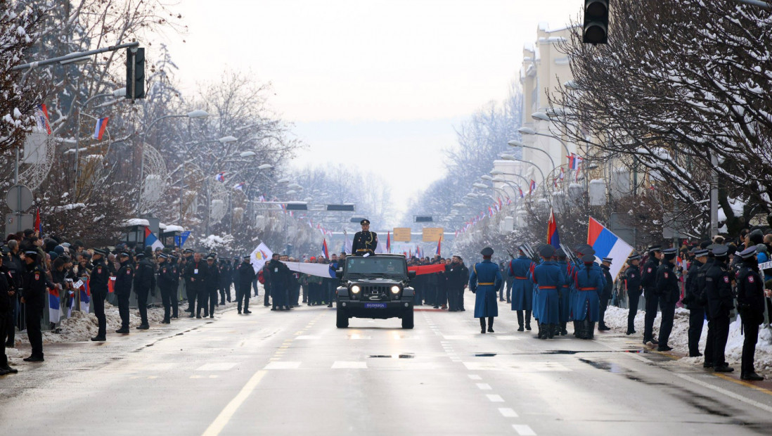 DAN REPUBLIKE SRPSKE Tradicionalno pesmom "Pukni zoro" završen svečani defile na Trgu Krajine
