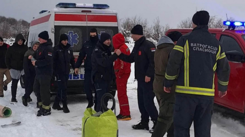 Brza reakcija Vatrogasno-spasilačkog bataljona Novi Sad i GSS: Majka i sin bezbedno spaseni na Fruškoj gori