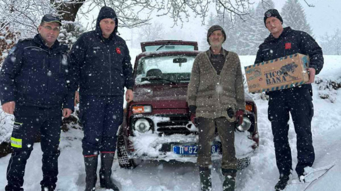 Policija i vatrogasci danima angažovani zbog snežnih padavina: Sprovode mere u cilju zaštite života i imovine ljudi