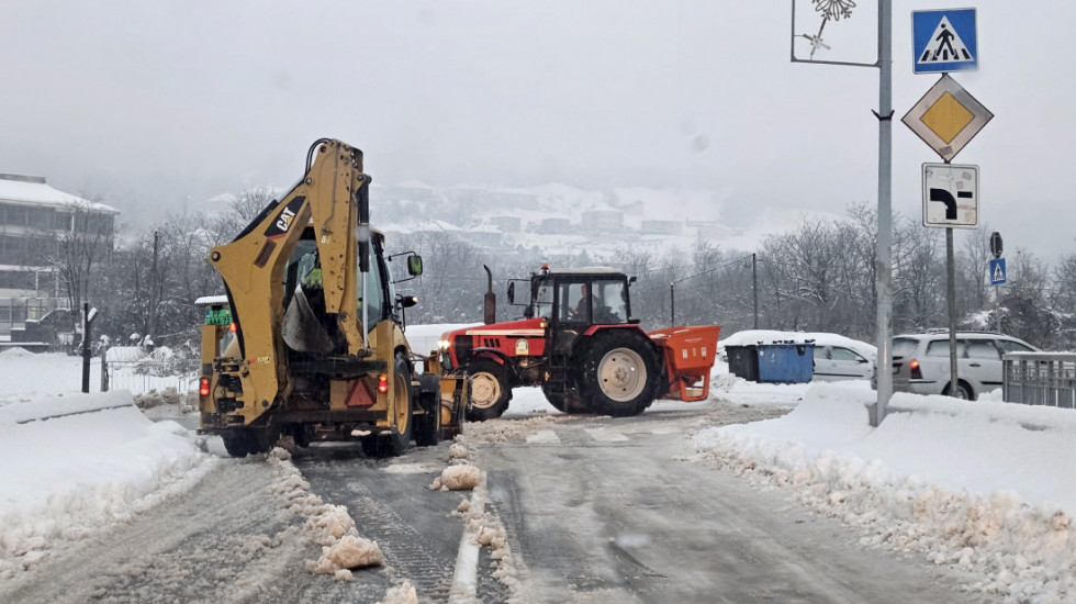 U zapadnoj Srbiji narandžasti meteo-alarm: U Sjenici kritično, sneg u Prijepolju ne prestaje da veje (FOTO)
