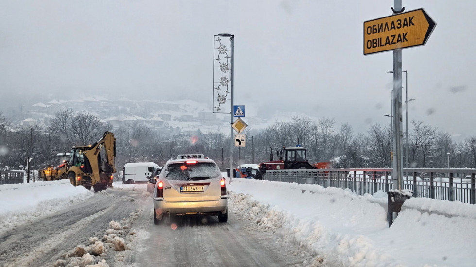 Na putevima i dalje mestimično sneg: Moguća poledica i magla