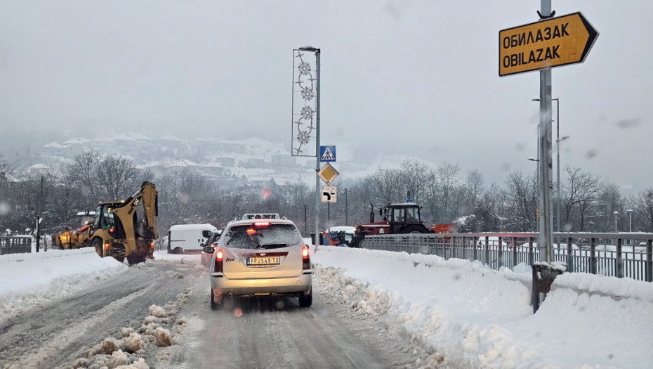 Na putevima i dalje mestimično sneg: Moguća poledica i magla