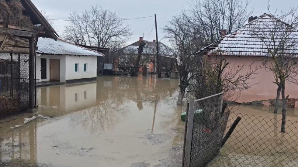 Alarm širom Srbije: Sjenica pod snegom, Gračanica pod vodom, hiljade domaćinstava bez struje