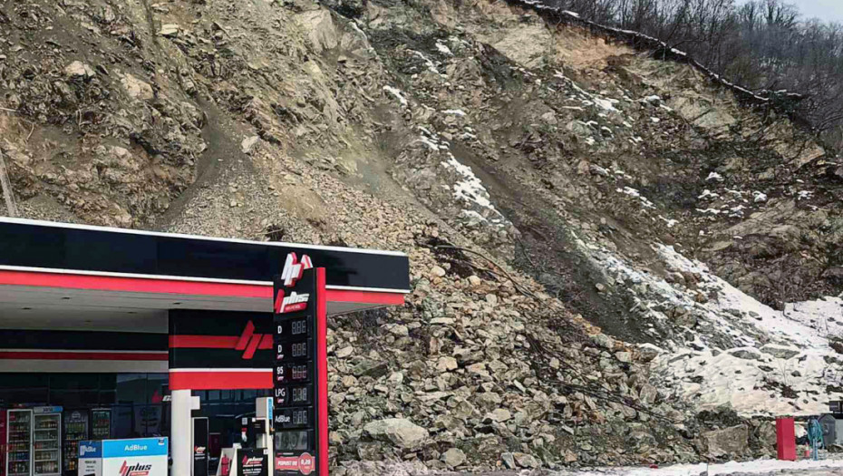 Velika količina kamenja obrušila se na benzinsku pumpu u Zvorniku