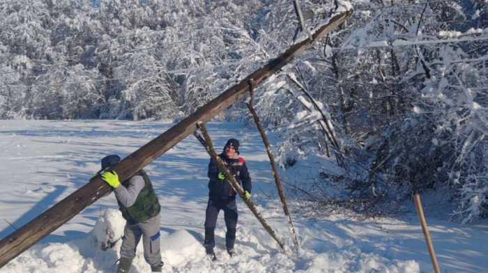 Vanredna situacija i dalje na snazi u 11 opština, bez struje oko 9.000 domaćinstava