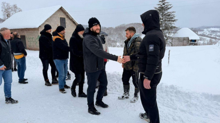 Ministar Zukorlić obišao zavejana sela u opštini Sjenica, najteže u Kladničkom kraju