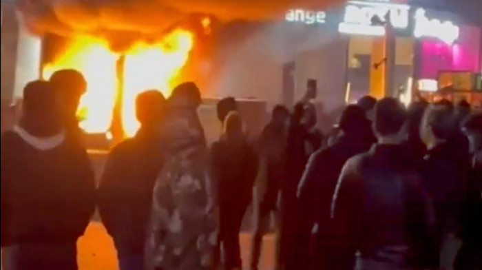 U nasilju tokom demonstracija u Iranu poginule stotine ljudi: Na snimcima ispred mrtvačnice desetine tela