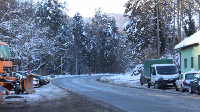 Đurasović: Putevi na Fruškoj gori prohodni, voditi računa o poledici i nanosima