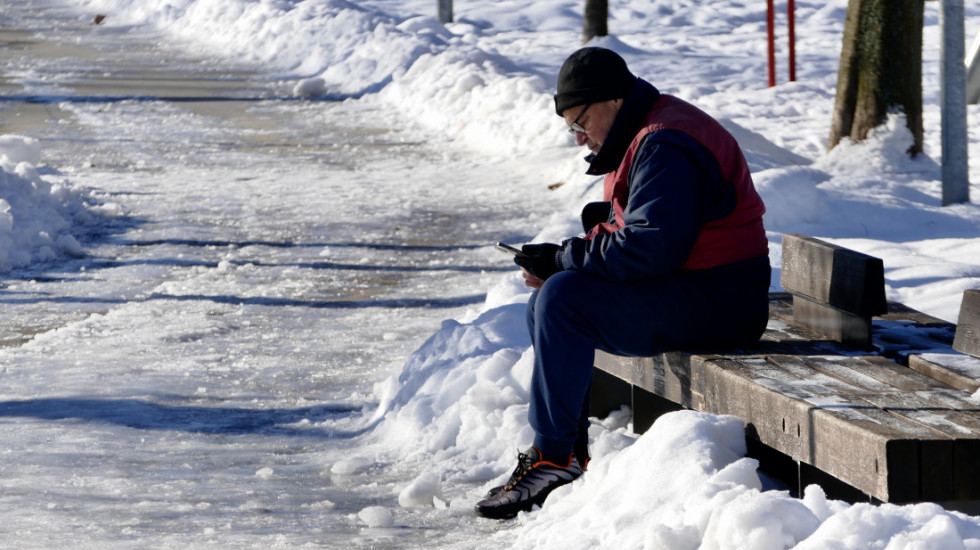 RHMZ poziva na oprez zbog poledice: Od srede jutarnji mraz popušta, sneg opet za vikend