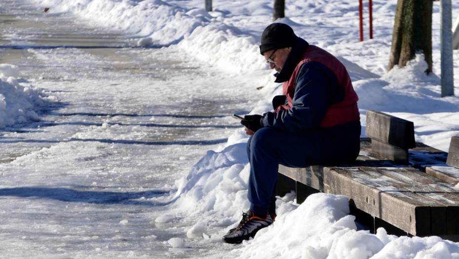RHMZ poziva na oprez zbog poledice: Od srede jutarnji mraz popušta, sneg opet za vikend