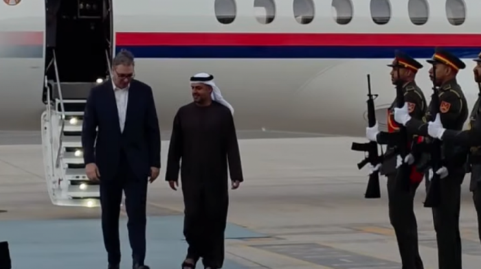 Vučić stigao u Abu Dabi: Želim da Srbija bude bezbedna i razvijena poput UAE