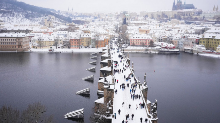 Haos u evropskom avio-saobraćaju: Više aerodroma zatvoreno zbog vremena, problemi u Beču i Pragu zbog ledene kiše