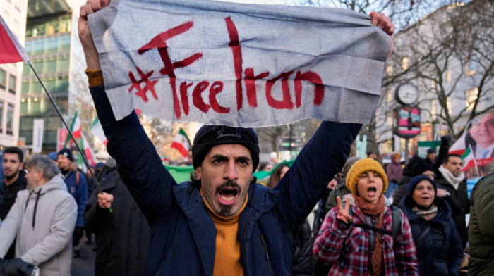 Ne jenjavaju protesti u Iranu: Preti li režimu kraj posle 47 godina i na šta je spreman Tramp?