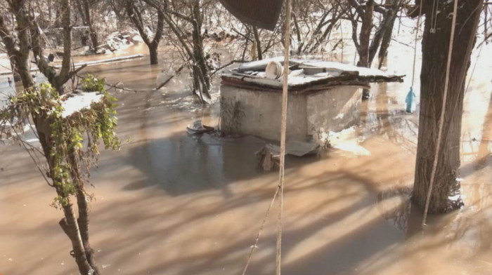 "Živine više nema, u kući je haos": Porodici Ničić na KiM reka Sitnica uzela sve što su stekli (VIDEO)