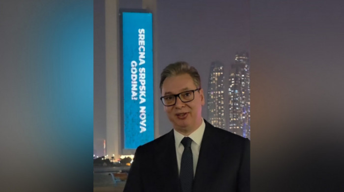 Srpska trobojka zasijala u Abu Dabiju: UAE čestitali pravoslavnu Novu godinu, oglasio se Vučić