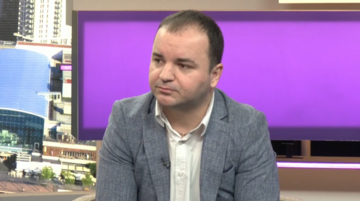 Saobraćajni policajac i pisac iz Vršca: Kroz knjige i predstave decu uči bezbednosti i životnim vrednostima