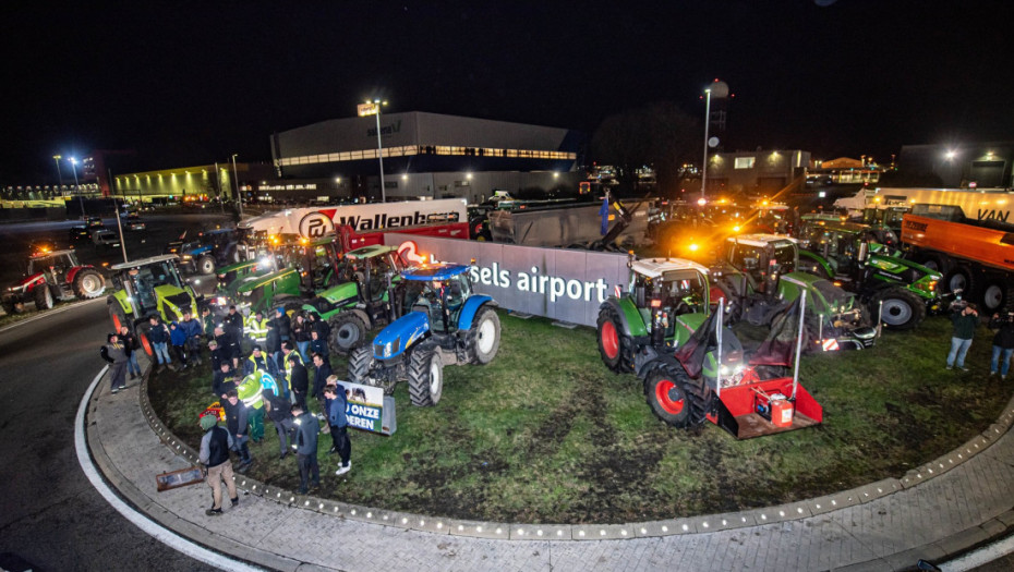 Poljoprivrednici traktorima blokirali prilaz aerodromu u Belgiji: Putnički prevoz nije pogođen