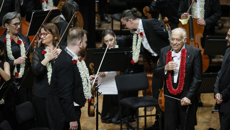 Prvi gala koncert Beogradske filharmonije u Mumbaju: Kiša balona u čast maestra Mehte