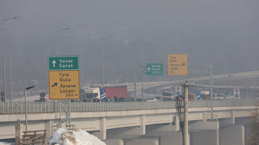 Bolnica u Čačku: Troje povređeno u lančanom sudaru na auto-putu Miloš Veliki (FOTO/VIDEO)