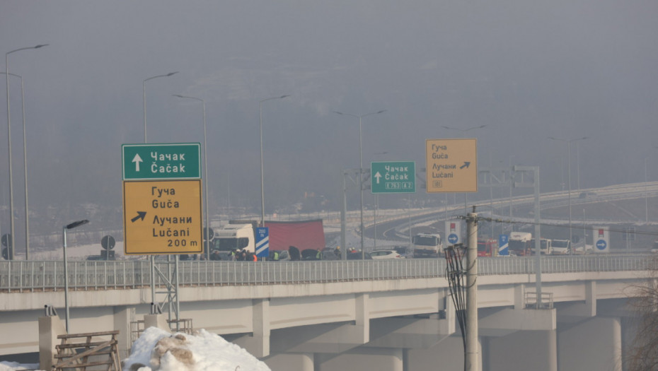 Bolnica u Čačku: Troje povređeno u lančanom sudaru na auto-putu Miloš Veliki (FOTO/VIDEO)