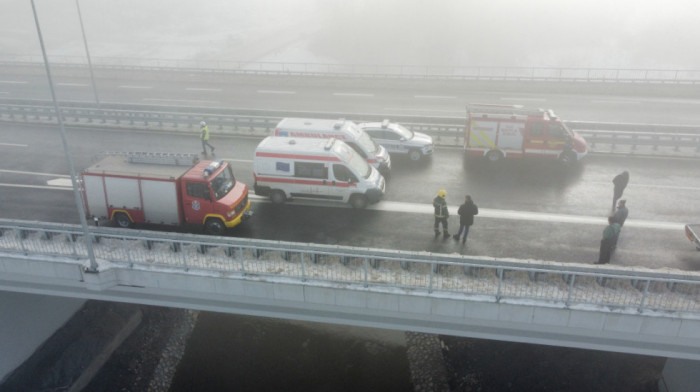 Tragedija na auto-putu Miloš Veliki: Muškarac izgubio bitku za život nakon lančanog sudara