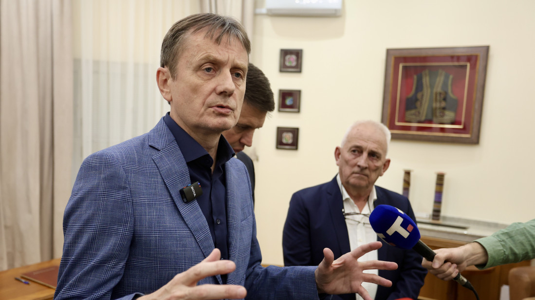 Glišić potpisao ugovor o obnovi OŠ "Vuk Karadžić" u Surdulici, 360 miliona dinara za izvođenje radova