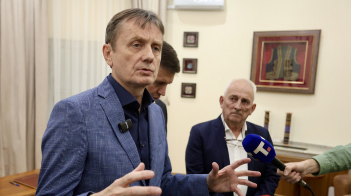 Glišić potpisao ugovor o obnovi OŠ "Vuk Karadžić" u Surdulici, 360 miliona dinara za izvođenje radova