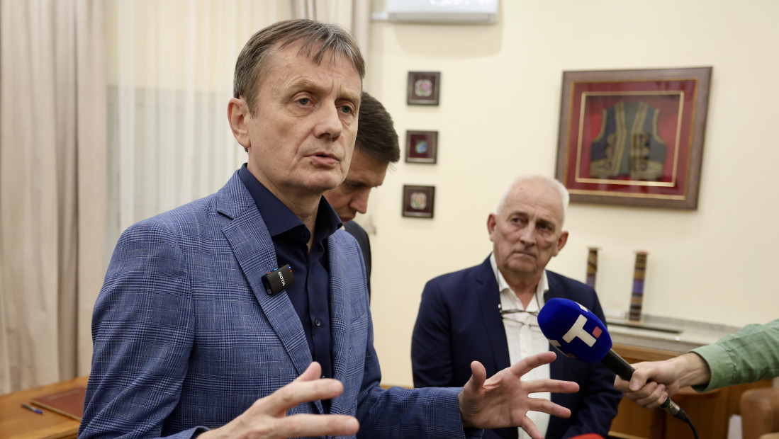 Glišić potpisao ugovor o obnovi OŠ "Vuk Karadžić" u Surdulici, 360 miliona dinara za izvođenje radova