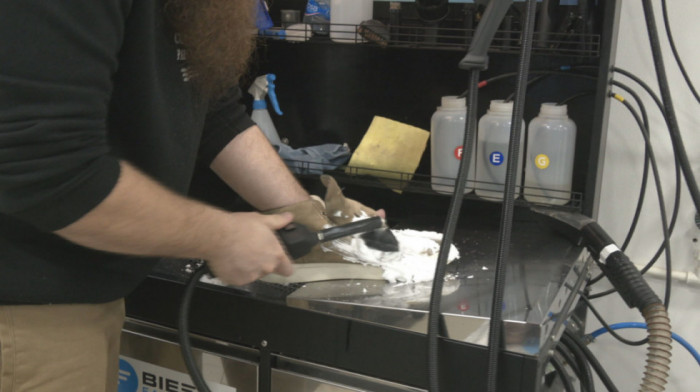 Zimska so, sneg i led uništavaju obuću, ali specijalno pranje može da je vrati u prvobitno stanje