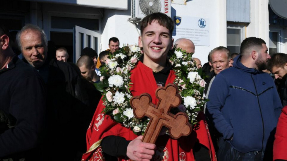 Mateja Kasalović prvi stigao do krsta na Gazivodama: Rekordan broj plivača (FOTO)