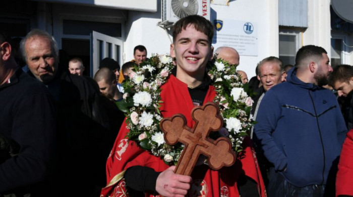 Mateja Kasalović prvi stigao do krsta na Gazivodama: Rekordan broj plivača (FOTO)