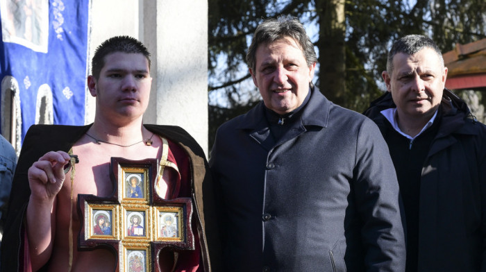 Gašić prisustvovao plivanju za časni krst na Rasini: Prilika da se pokaže zajedništvo