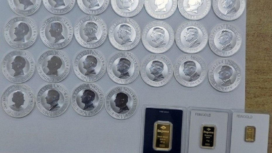 Carinici sprečili krijumčarenje srebrnjaka i najfinijeg zlata: Pokušao kolima da ih "izveze" iz Srbije