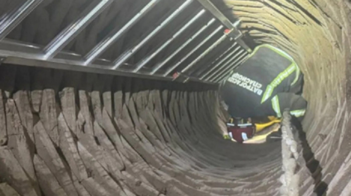 Ljudi velikog srca: Vatrogasci iz Starog Sela spasli dva psa iz dubokog bunara