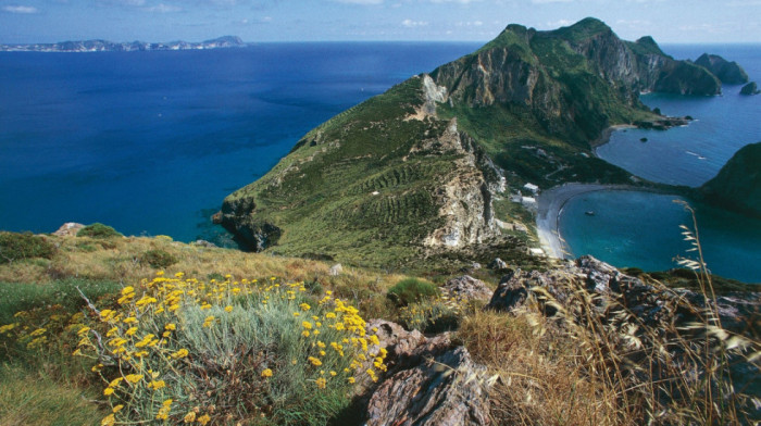 Palmarola — izolovano italijansko ostrvo gde nema gradova, mobilnog signala, a ni turista