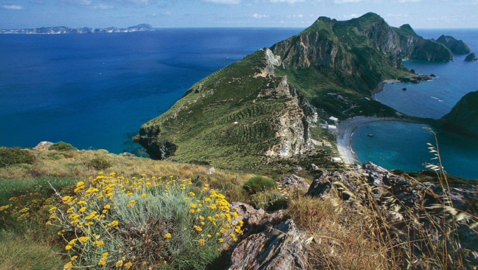 Palmarola — izolovano italijansko ostrvo gde nema gradova, mobilnog signala, a ni turista