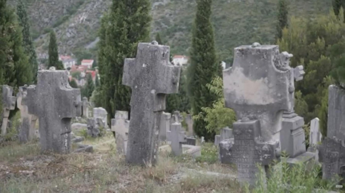Arno Gujon: Pravoslavno groblje kod Mostara upisano na državu BiH, nema mira ni mrtvim Srbima