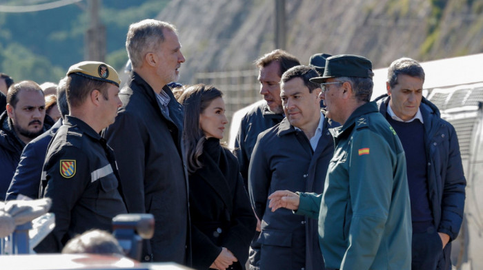 Španski kralj Felipe VI i kraljica Leticija obišli mesto železničke nesreće u Kordobi