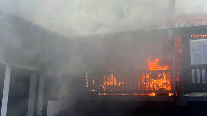 Požar u zgradi Mešihata Islamske zajednice u Novom Pazaru: Vatra zahvatila restoran Medrese, učenici bezbedni