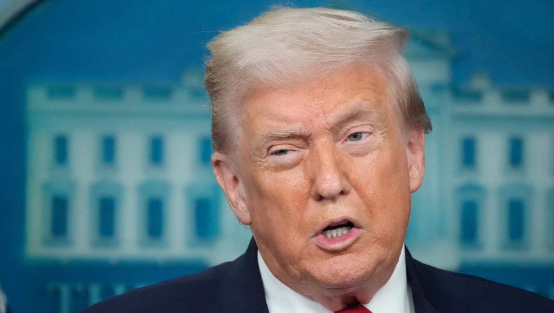 Predsednički avion sa Trampom za Davos vratio se u Merilend zbog manjih problema