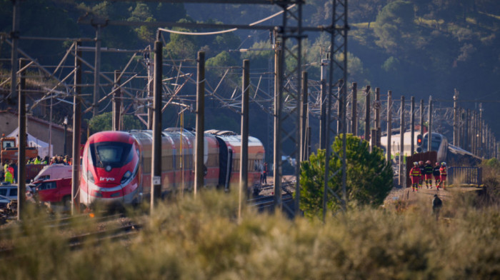 Još jedna nesreća u Španiji: Najmanje 15 osoba povređeno kada je prigradski voz iskočio iz šina blizu Barselone