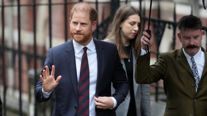 Princ Hari optužen da se na Fejsbuku lažno predstavljao kao "gospodin Nevaljalac"